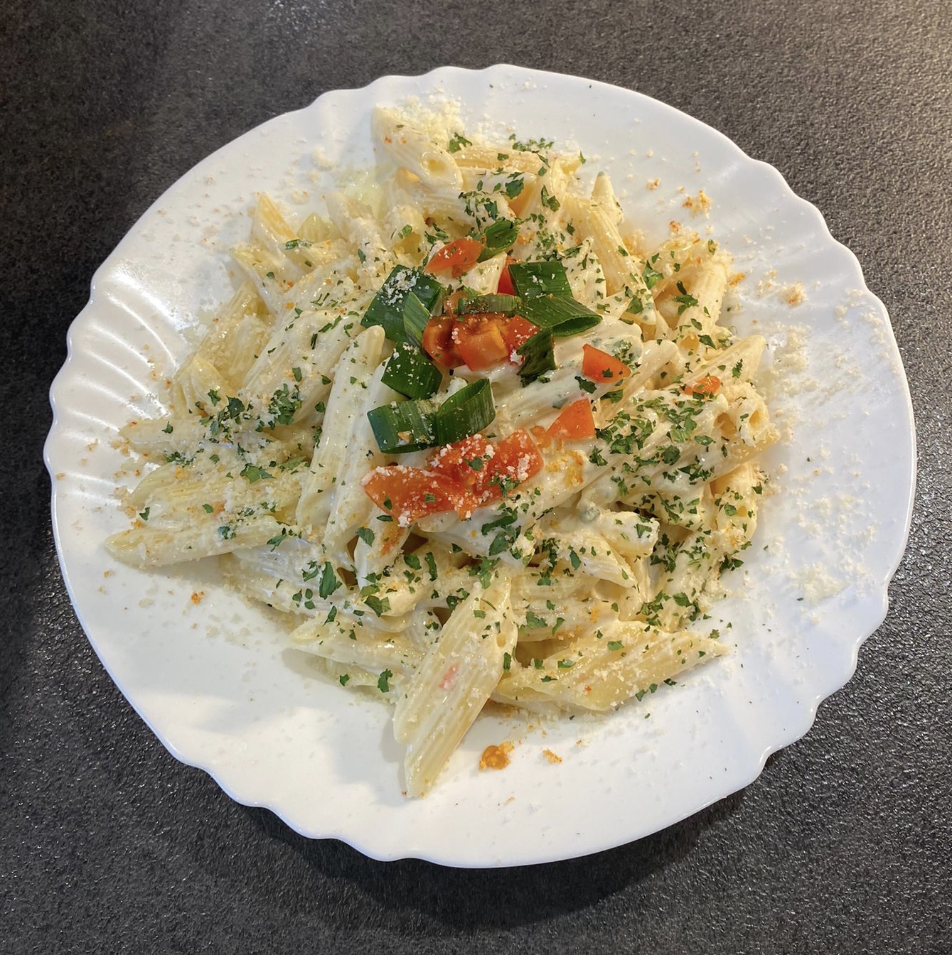 Penne Gratin mit Salamistreifen